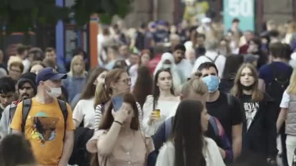 Drukke straat in Kiev stad, Oekraïne — Stockvideo