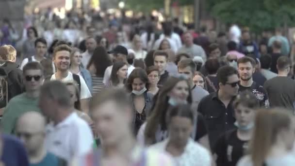 Drukke straat in Kiev stad, Oekraïne — Stockvideo