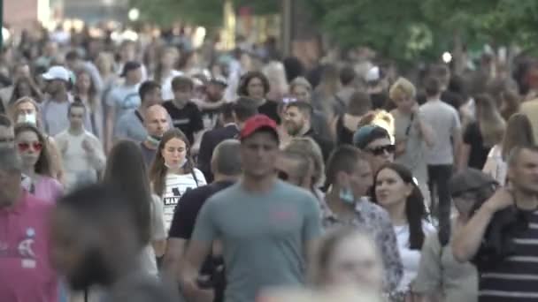 Drukke straat in Kiev stad, Oekraïne — Stockvideo