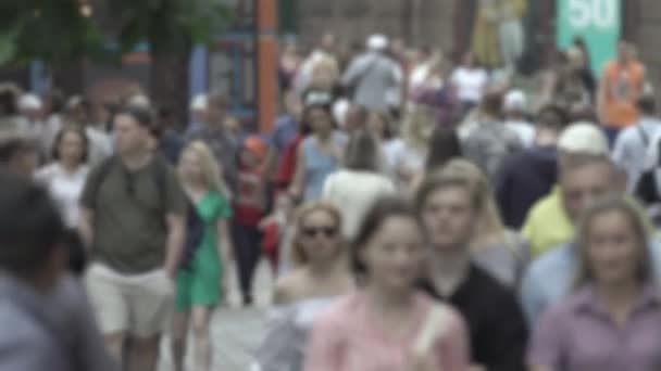 Silhouettes of people walking in the crowd — стокове відео