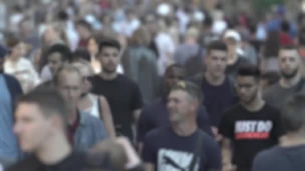 Silhouettes of people walking in the crowd — Stock Video