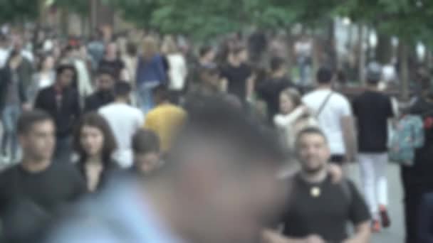 Silhouettes of people walking in the crowd — Stock Video