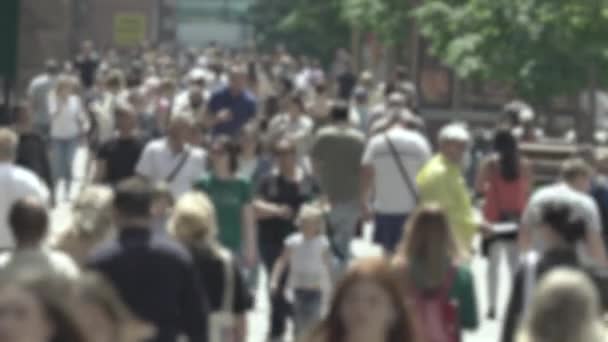 街中の大勢の人々のシルエット — ストック動画