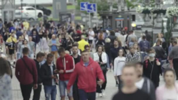 Siluet banyak orang di kota besar — Stok Video