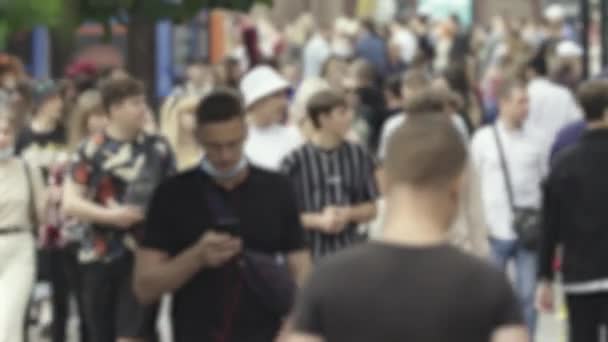 Silhouette of a crowded city street — Stock Video