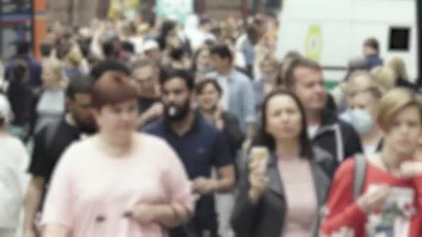 Silhueta de uma rua de cidade lotada — Vídeo de Stock