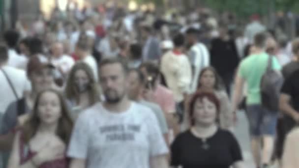 Silhueta de uma rua de cidade lotada — Vídeo de Stock