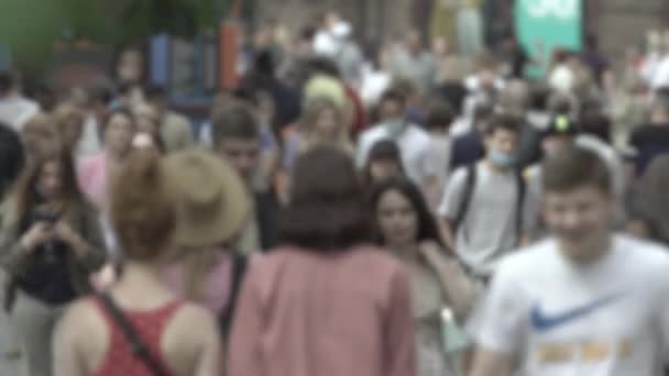 Silhouette of a crowded city street — стокове відео