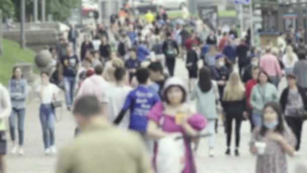 Silhouette of a crowded city street — Stock Video