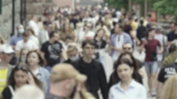 Silhouette of a crowded city street — Stok video