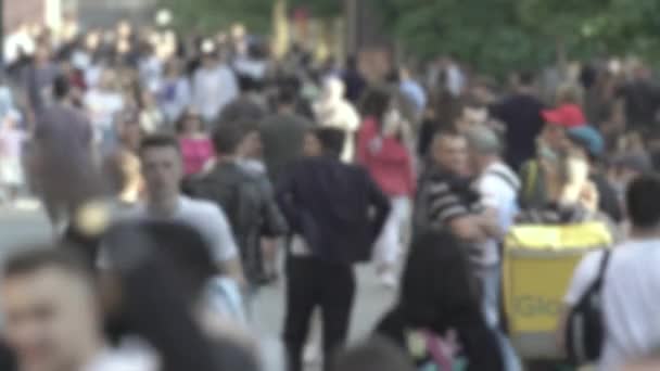 Silhueta de uma rua de cidade lotada — Vídeo de Stock