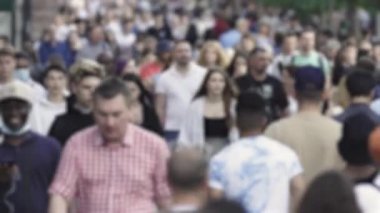 Silhouette of a crowd in a metropolis during the day