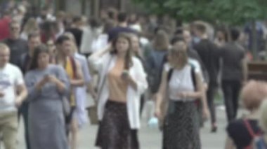 Silhouette of a crowd in a metropolis during the day