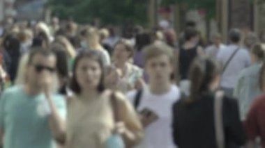 Silhouette of a crowd in a metropolis during the day