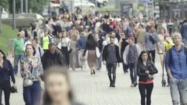 Silhouette of a crowd in a metropolis during the day
