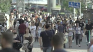 Silhouette of a crowd in a metropolis during the day