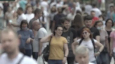 Silhouette of a crowd in a metropolis during the day