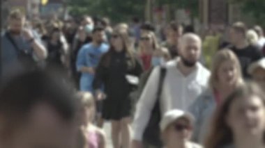 Silhouette of a crowd in a metropolis during the day
