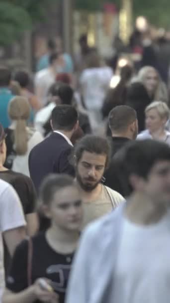 Vertical video of a crowd of people — Vídeo de Stock