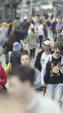 Vertical video of a crowd of people