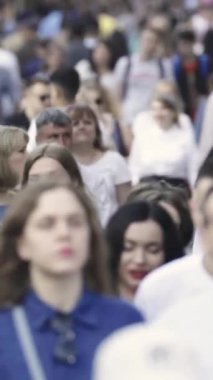 Vertical video of a crowd of people