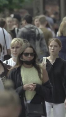 Vertical video of a crowd of people