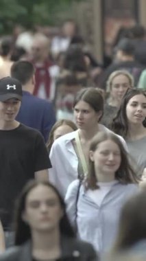 Vertical video of a crowd of people