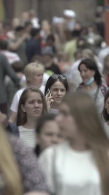 Vertical video of a crowd of people