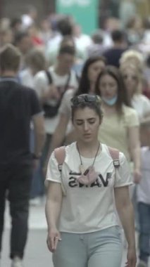 Vertical video of a crowd of people