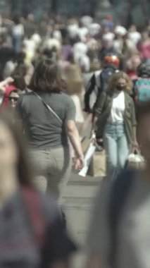 Vertical video of a crowd of people