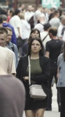 Vertical video of a crowd of people