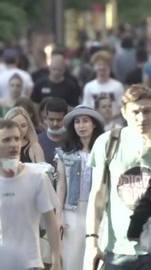 Vertical video of a crowd of people in the city