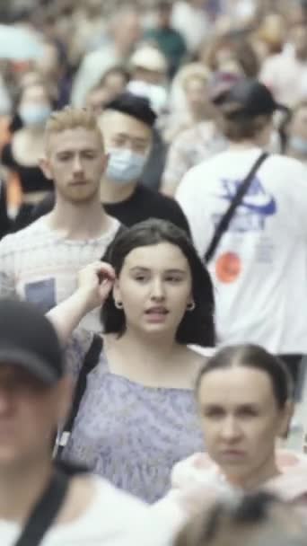 Vertical video of a crowd of people in the city — Video