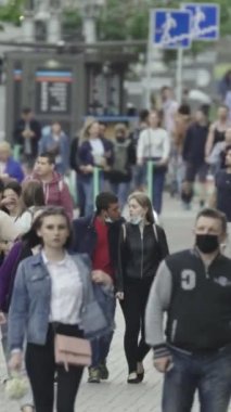 Vertical video of a crowd of people in the city