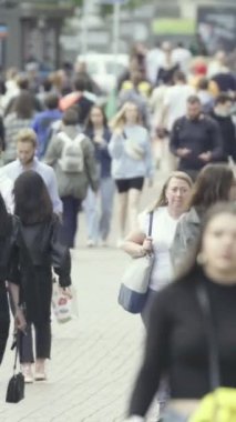 Vertical video of many people in the city