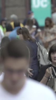 Vertical video of many people in the city