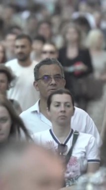 Vertical video of many people in the city