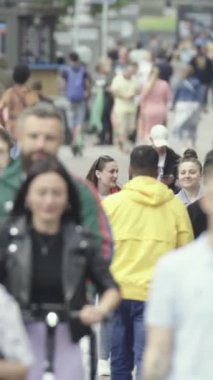 Vertical video of many people in the city