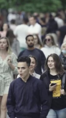 Vertical video of many people in the city