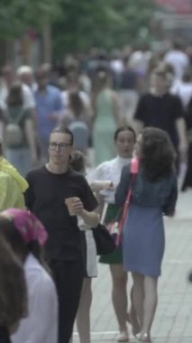Vertical video of many people in the city