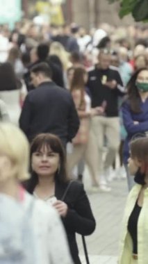 Vertical video of many people in the city