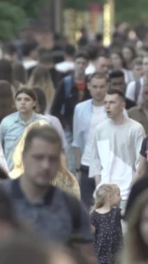 Vertical video of many people in the city