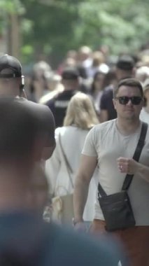 Vertical video of a crowded street