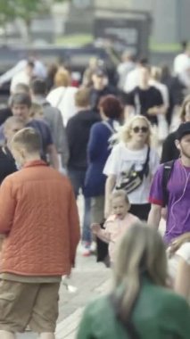 Vertical video of a crowded street