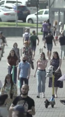Vertical video of a crowded street