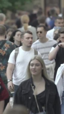 Vertical video of a crowded street