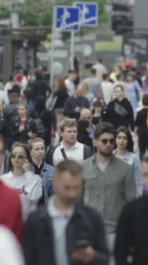 Vertical video of a crowded street