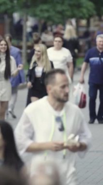 Vertical video of a crowded street