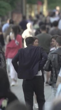 Vertical video of a crowded street