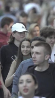 Vertical video of a crowded street